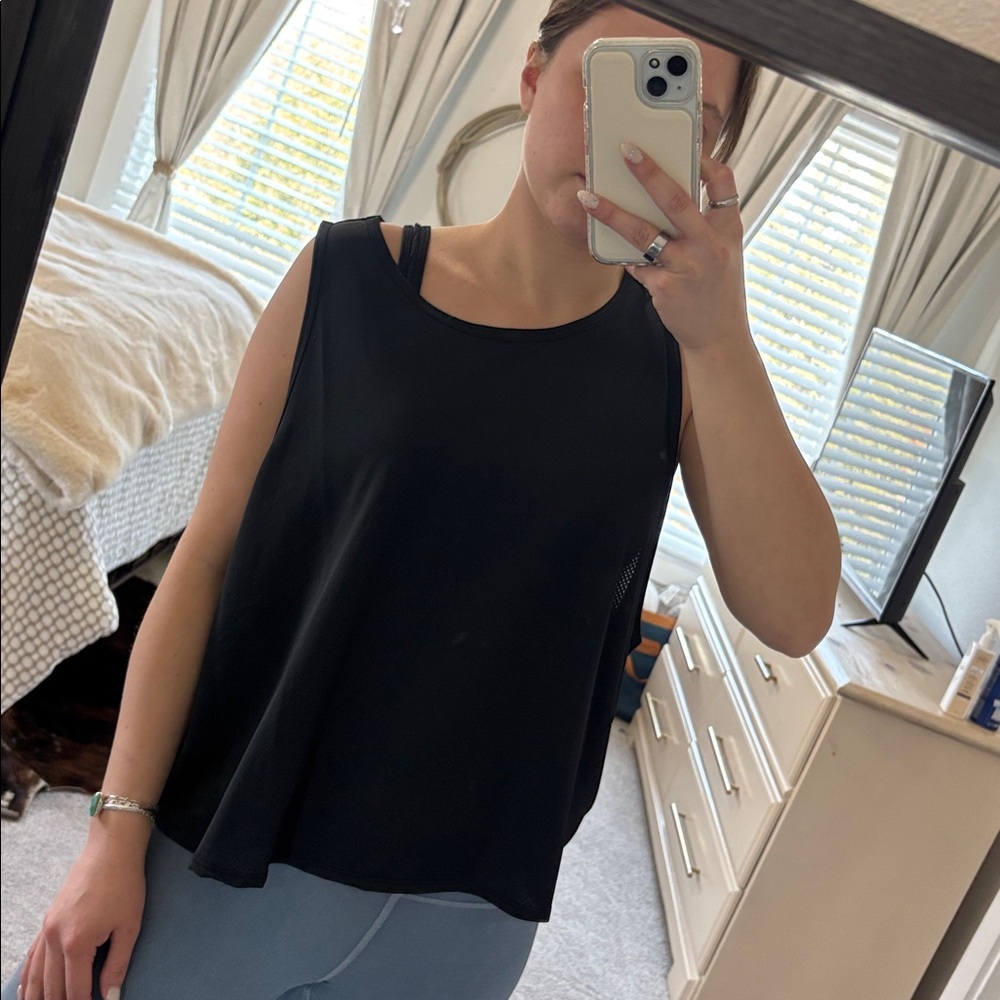 SO Black Sleeveless Flowy Workout Tank Top